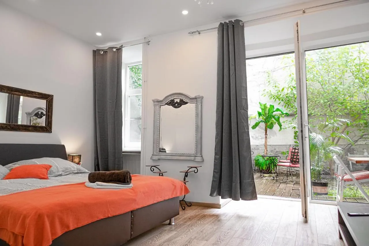 Fullfilling 3Br Shared Apartment With Pleasing Patio Vienna