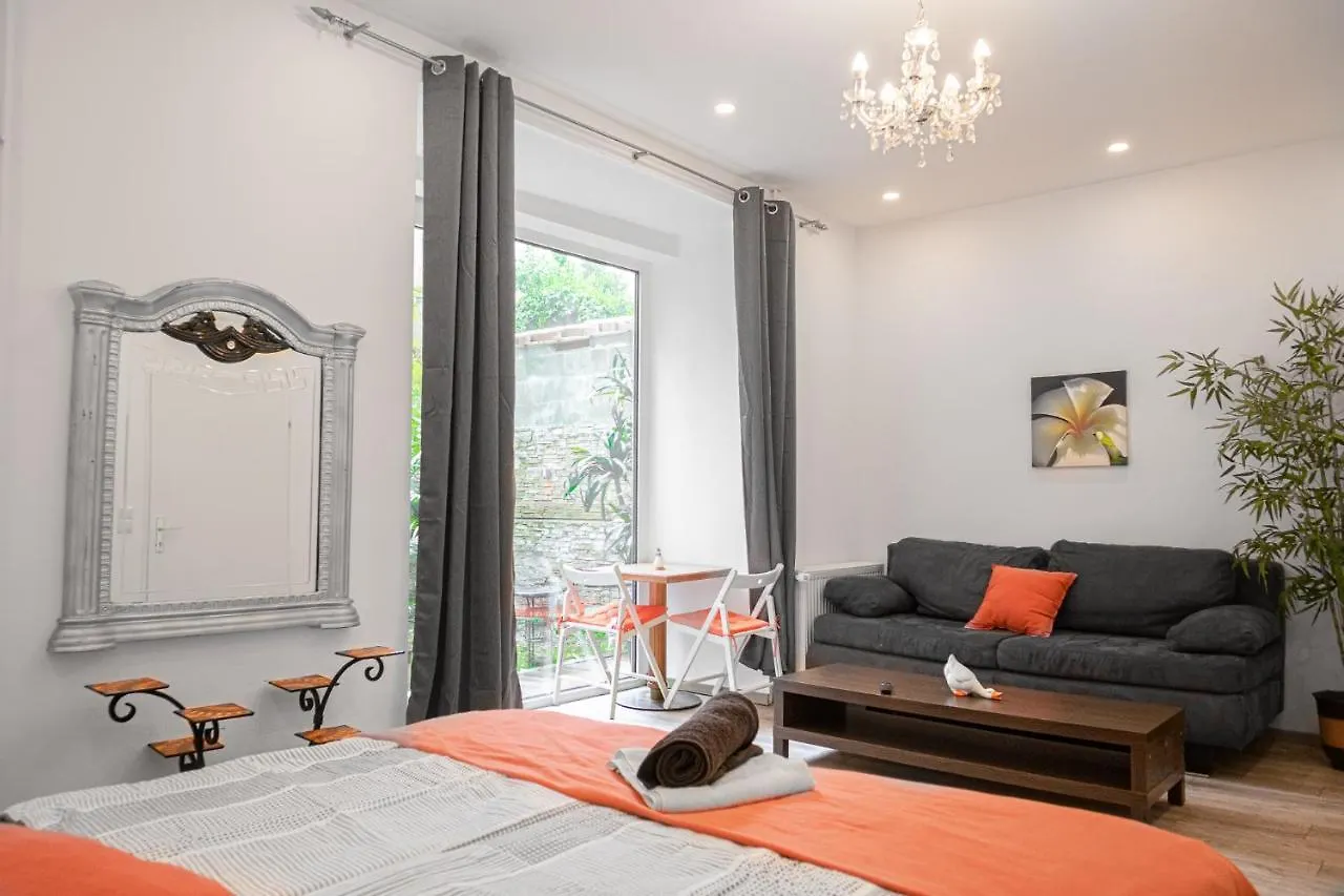 Fullfilling 3Br Shared Apartment With Pleasing Patio Vienna