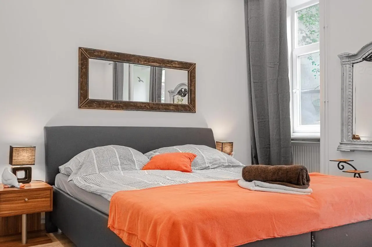 Fullfilling 3Br Shared Apartment With Pleasing Patio Vienna