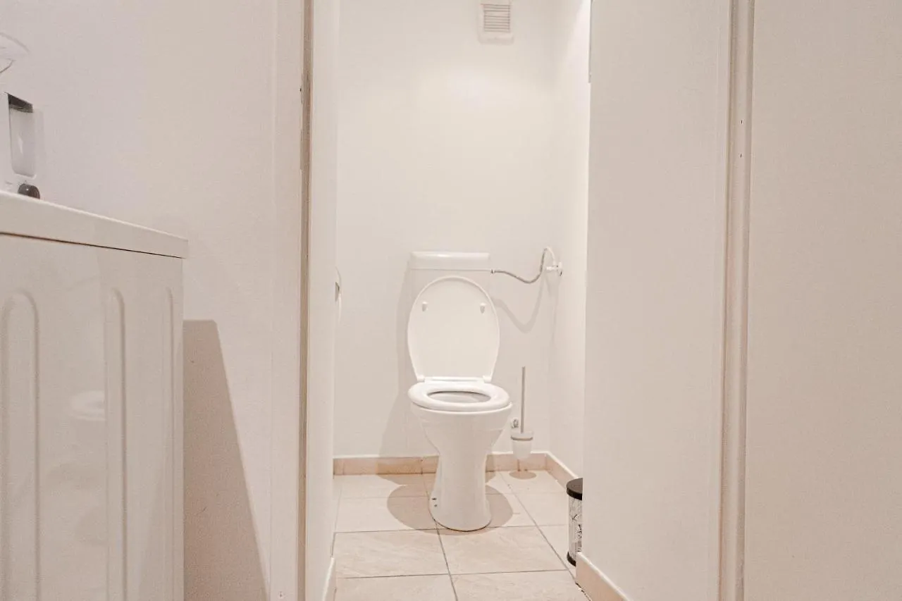 Fullfilling 3Br Shared Apartment With Pleasing Patio Vienna Austria